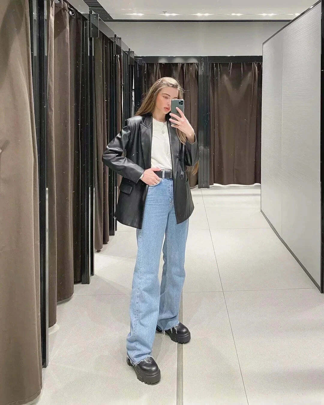 Janae Jeans: Y2K Summer & 90S Grunge Outfits - Retro, Goth, Hip Hop, Popstar Styles Janae Jeans: Y2K Summer & 90S Grunge Outfits - Retro, Goth, Hip Hop, Popstar Styles