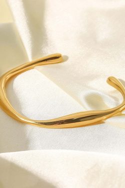 Lilly Bracelet: Retro Y2K & 90S Fashion Accessory For Grunge, Goth, And Summer Outfits