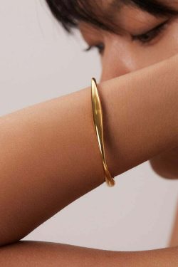 Lilly Bracelet: Retro Y2K & 90S Fashion Accessory For Grunge, Goth, And Summer Outfits