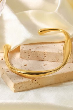 Lilly Bracelet: Retro Y2K & 90S Fashion Accessory For Grunge, Goth, And Summer Outfits