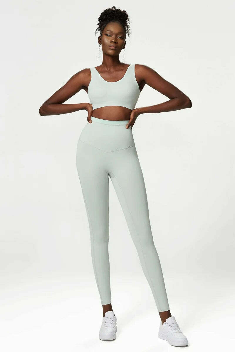 Y2K Grunge Peyton Sports Bra & Leggings Set Ice Grey - 90S Retro Summer Outfit Y2K Grunge Peyton Sports Bra & Leggings Set Ice Grey - 90S Retro Summer Outfit