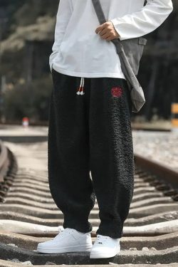 Y2K Grunge Summer Outfits: Plush Sweatpants, Retro 90S Fashion, Y2K Club & Party Looks