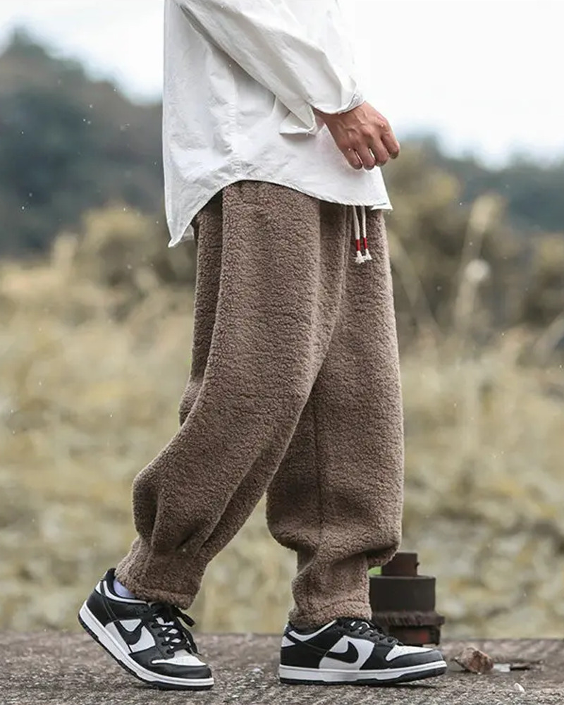 Y2K Grunge Summer Outfits: Plush Sweatpants, Retro 90S Fashion, Y2K Club & Party Looks Y2K Grunge Summer Outfits: Plush Sweatpants, Retro 90S Fashion, Y2K Club & Party Looks