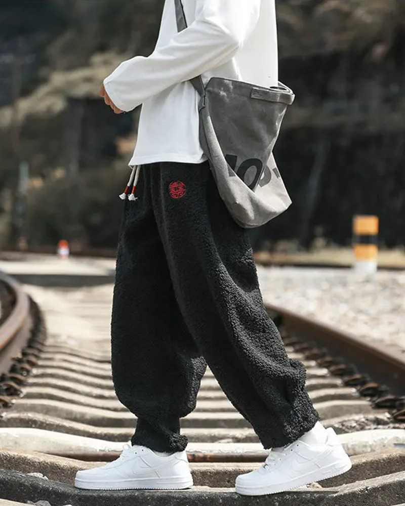 Y2K Grunge Summer Outfits: Plush Sweatpants, Retro 90S Fashion, Y2K Club & Party Looks Y2K Grunge Summer Outfits: Plush Sweatpants, Retro 90S Fashion, Y2K Club & Party Looks