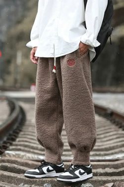 Y2K Grunge Summer Outfits: Plush Sweatpants, Retro 90S Fashion, Y2K Club & Party Looks