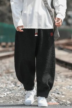 Y2K Grunge Summer Outfits: Plush Sweatpants, Retro 90S Fashion, Y2K Club & Party Looks