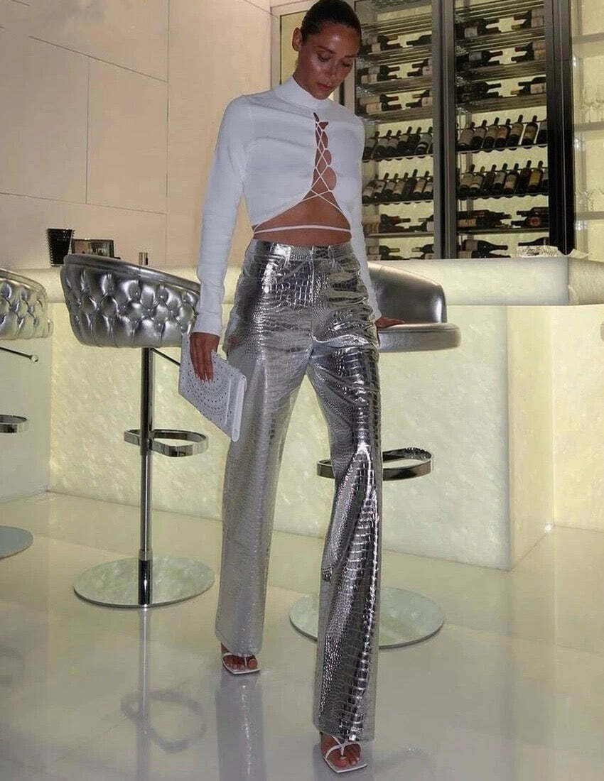 Y2K Grunge Summer Outfits: Retro 90S Fashion, Baby Tees, Skirts, Shorts, And Gothic Styles