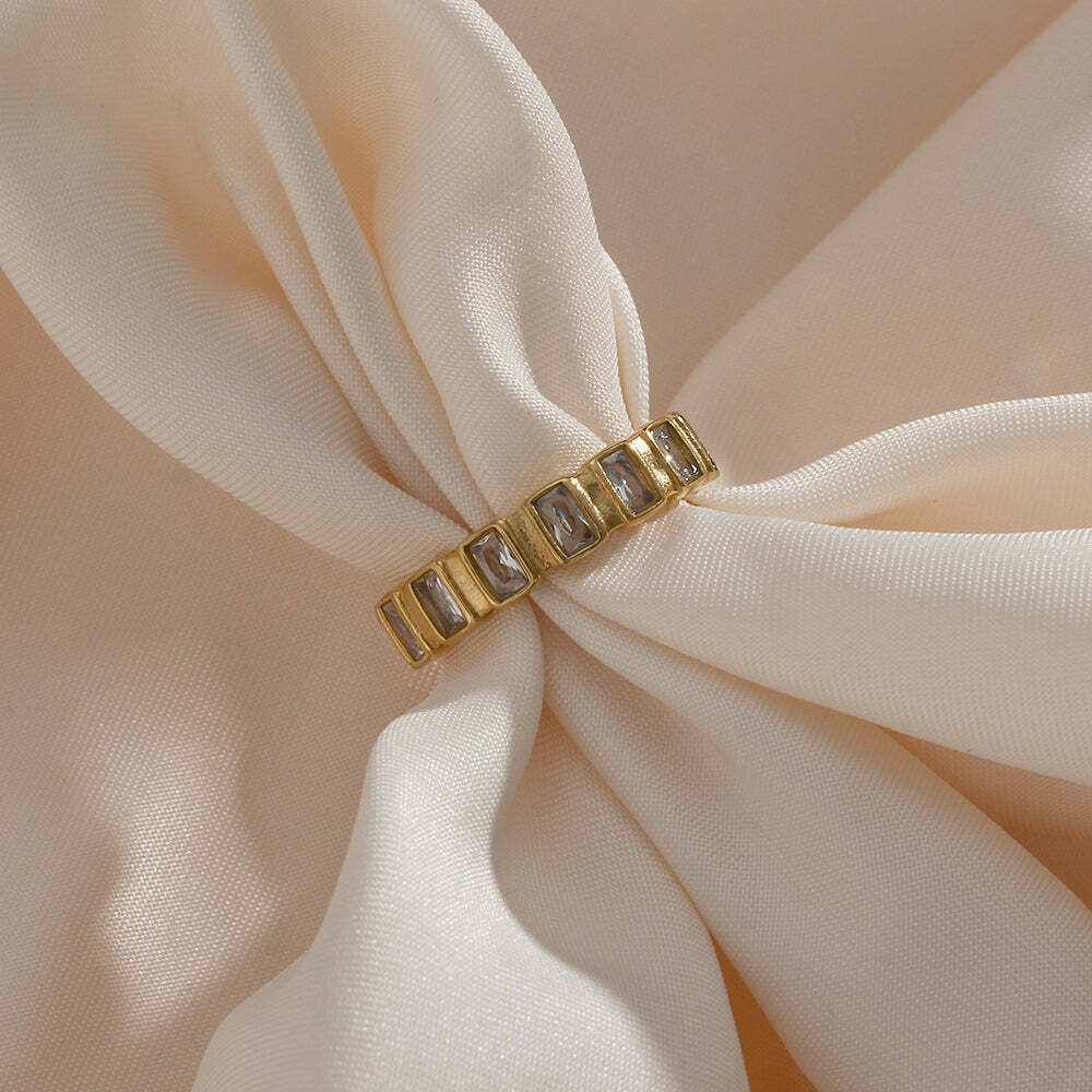 Y2K Summer Grunge Outfits: 90S Fashion, Retro Style, Baby Tees, Skirts, And Popstar Vibes