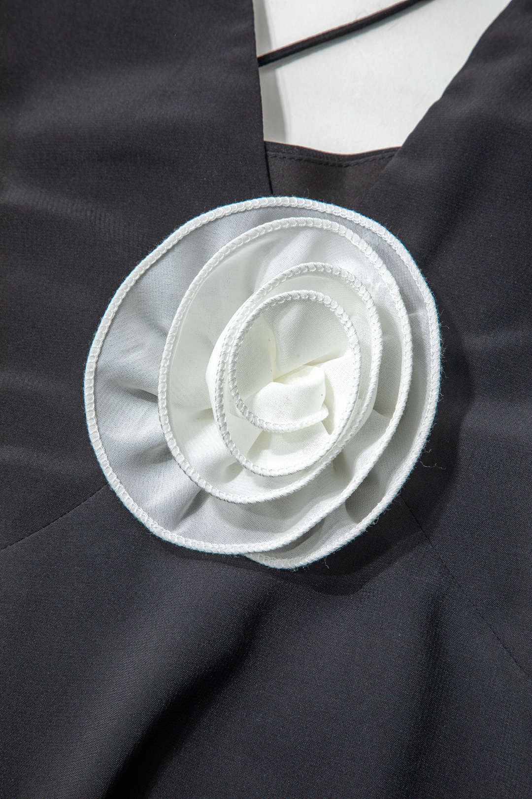 3D Flower Cross Tie Backless Deep V-Neck Maxi Dress - Y2K Aesthetic Floral Elegance 3D Flower Cross Tie Backless Deep V-Neck Maxi Dress - Y2K Aesthetic Floral Elegance