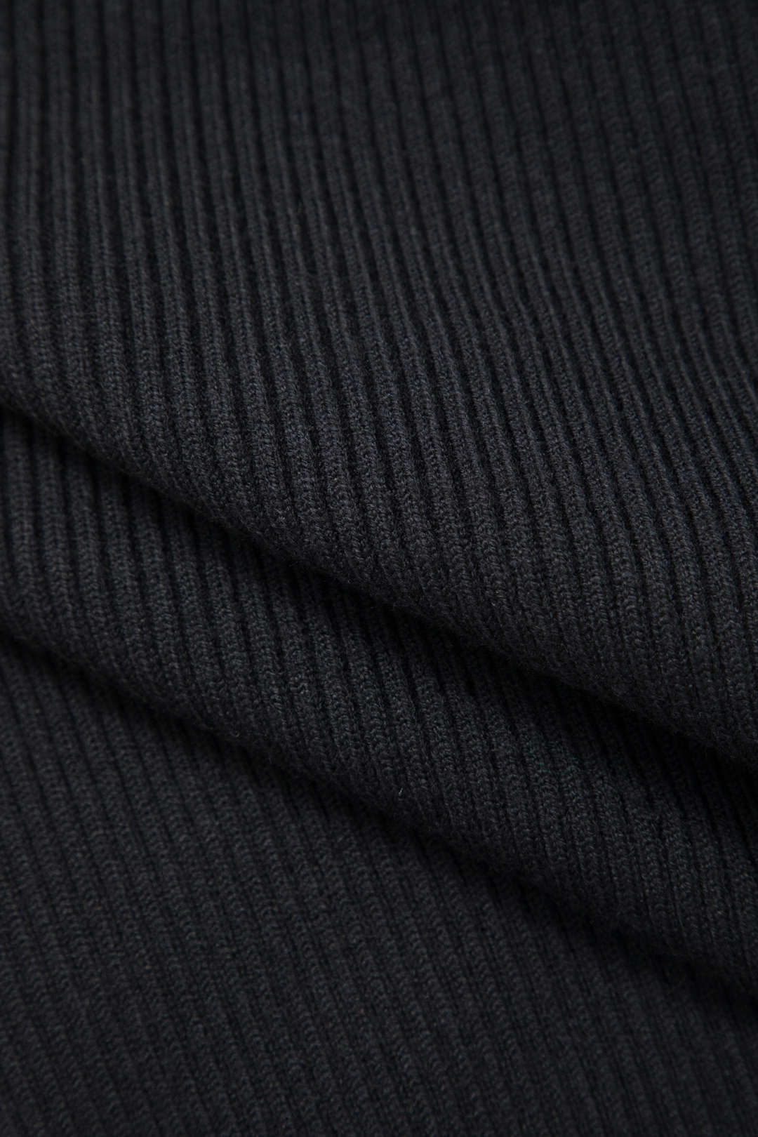 Asymmetrical Neck Zip-Up Long Sleeve Knit Top in Y2K Aesthetic Style Asymmetrical Neck Zip-Up Long Sleeve Knit Top in Y2K Aesthetic Style