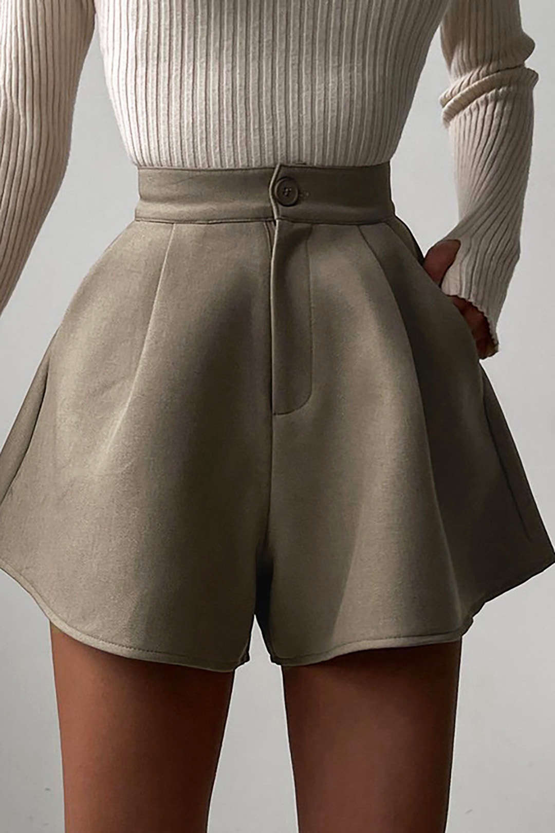 Chic Solid Pleated Shorts for Y2K Aesthetic Outfits and Coquette Style Looks Chic Solid Pleated Shorts for Y2K Aesthetic Outfits and Coquette Style Looks