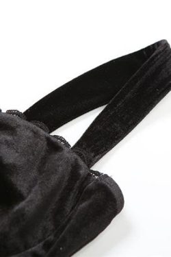 Chic Velvet Mini Dress with Sweetheart Neckline and Lace Hem for Y2K Aesthetic Style