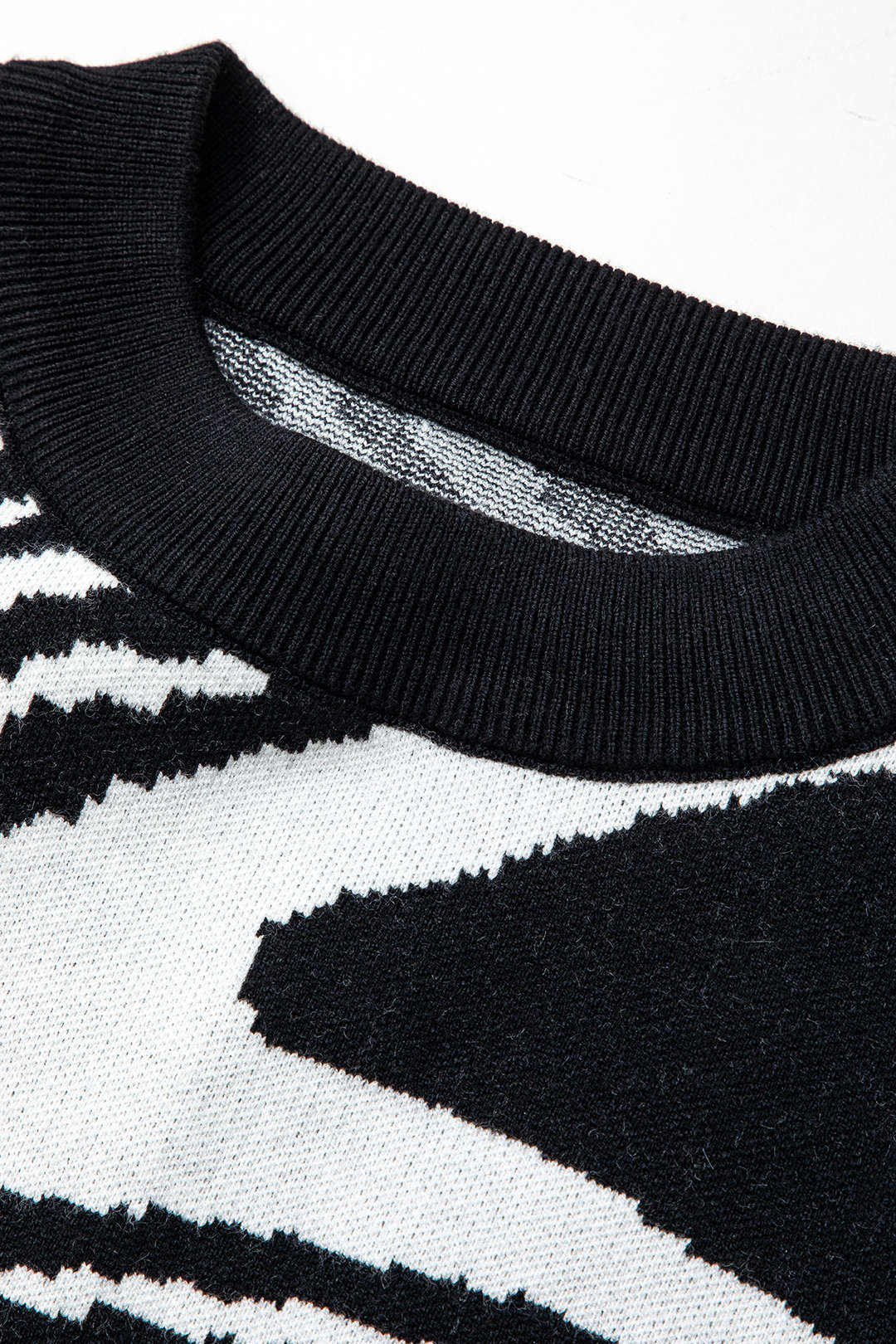 Coquette Aesthetic Line Pattern Round Neck Sweater - Y2K Fashion Cute Top for Stylish Looks Coquette Aesthetic Line Pattern Round Neck Sweater - Y2K Fashion Cute Top for Stylish Looks