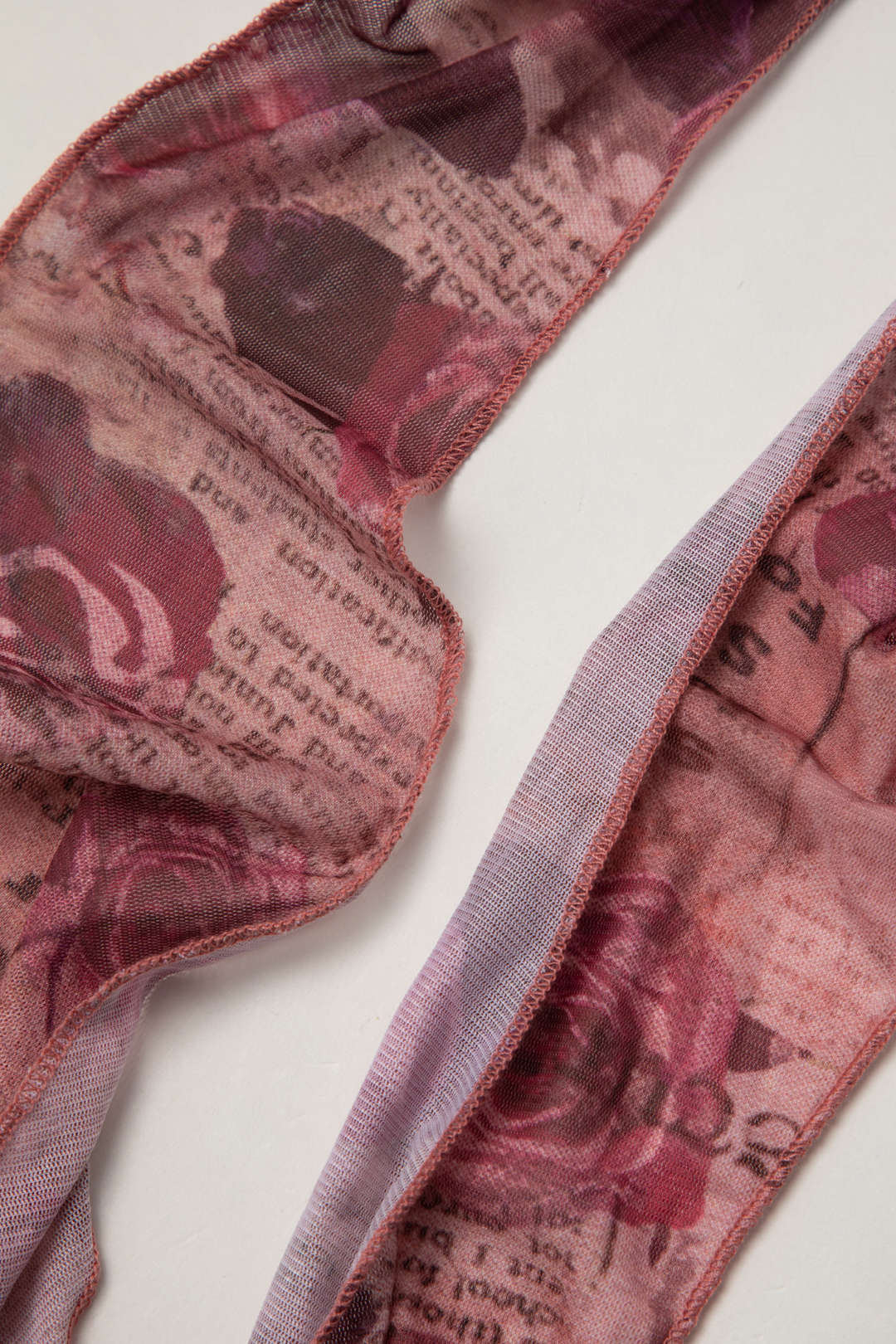 Floral Print Y2K Aesthetic Halter Bodycon Mini Dress with Sleeves for Trendy Looks Floral Print Y2K Aesthetic Halter Bodycon Mini Dress with Sleeves for Trendy Looks