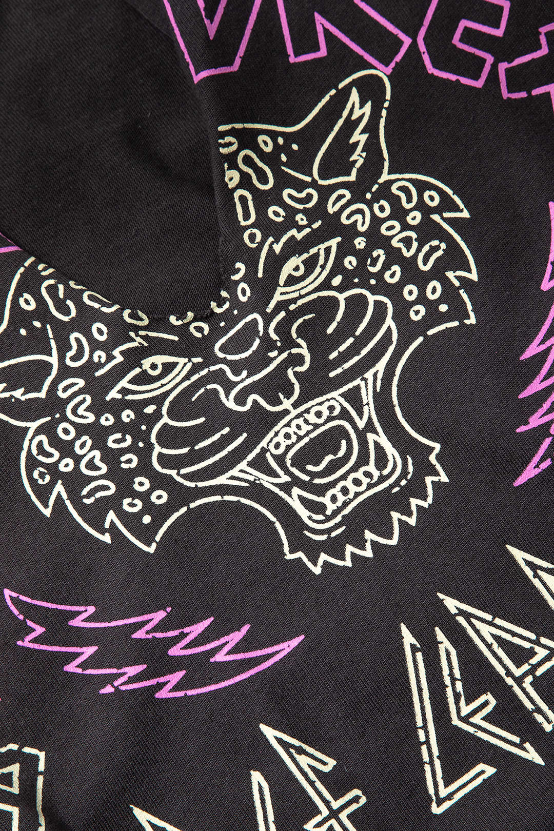 Fringe Hem V-neck T-shirt in Y2K Style - Trendy Coquette Aesthetic Top for Cute Outfits Fringe Hem V-neck T-shirt in Y2K Style - Trendy Coquette Aesthetic Top for Cute Outfits