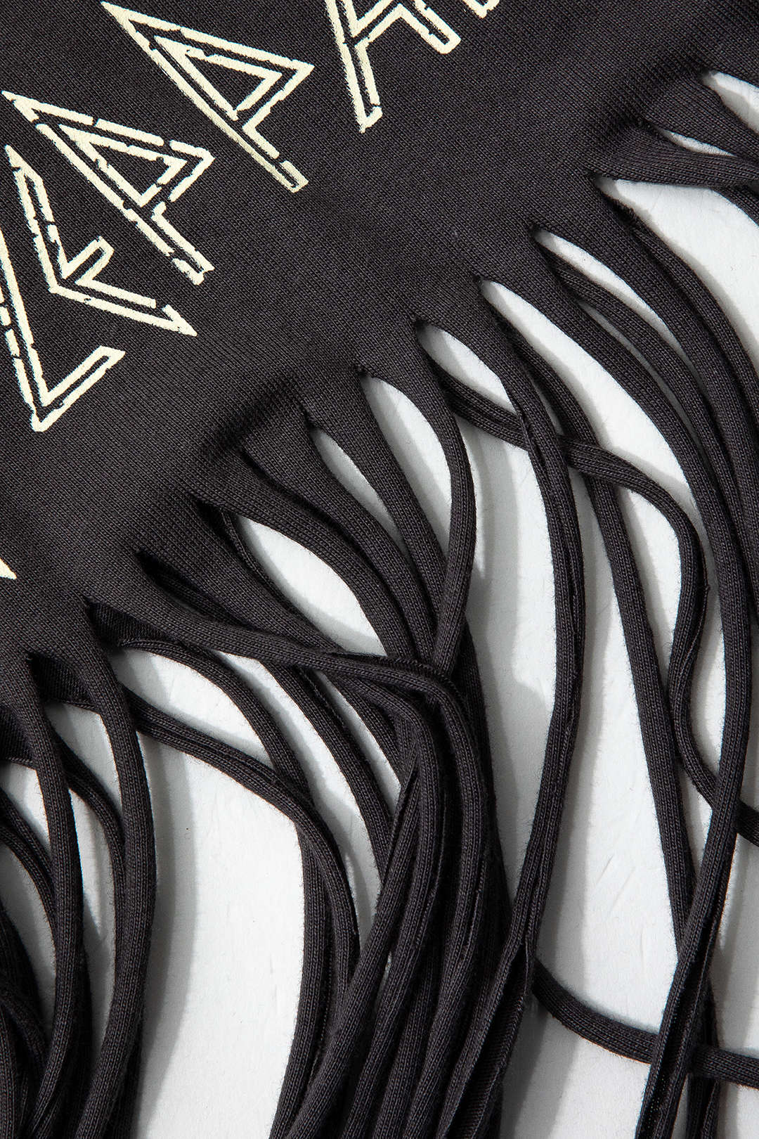 Fringe Hem V-neck T-shirt in Y2K Style - Trendy Coquette Aesthetic Top for Cute Outfits Fringe Hem V-neck T-shirt in Y2K Style - Trendy Coquette Aesthetic Top for Cute Outfits