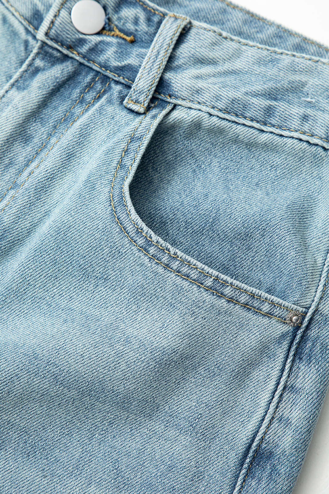 High-Waisted Wide Leg Jeans for Y2K Aesthetic Outfits and Grunge Style Looks High-Waisted Wide Leg Jeans for Y2K Aesthetic Outfits and Grunge Style Looks