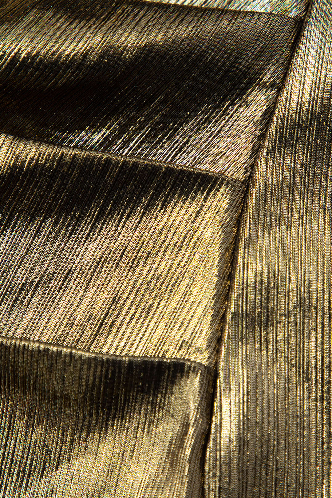 Metallic Pleated Mini Skirt with Zip Back - Y2K Aesthetic Fashion Essential Metallic Pleated Mini Skirt with Zip Back - Y2K Aesthetic Fashion Essential