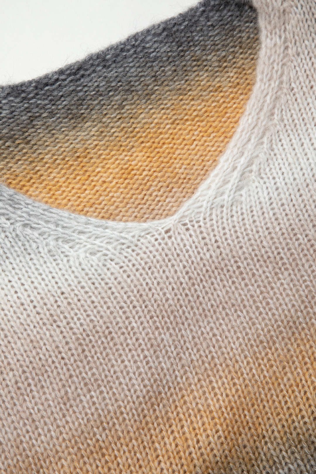 Ombre V-Neck Long Sleeve Knit Sweater - Y2K Aesthetic Cozy Top for Stylish Outfits Ombre V-Neck Long Sleeve Knit Sweater - Y2K Aesthetic Cozy Top for Stylish Outfits