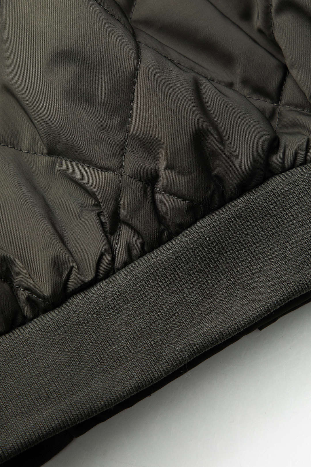 Quilted Stand Collar Button-Up Jacket in Y2K Aesthetic for Cozy Layering and Style Quilted Stand Collar Button-Up Jacket in Y2K Aesthetic for Cozy Layering and Style