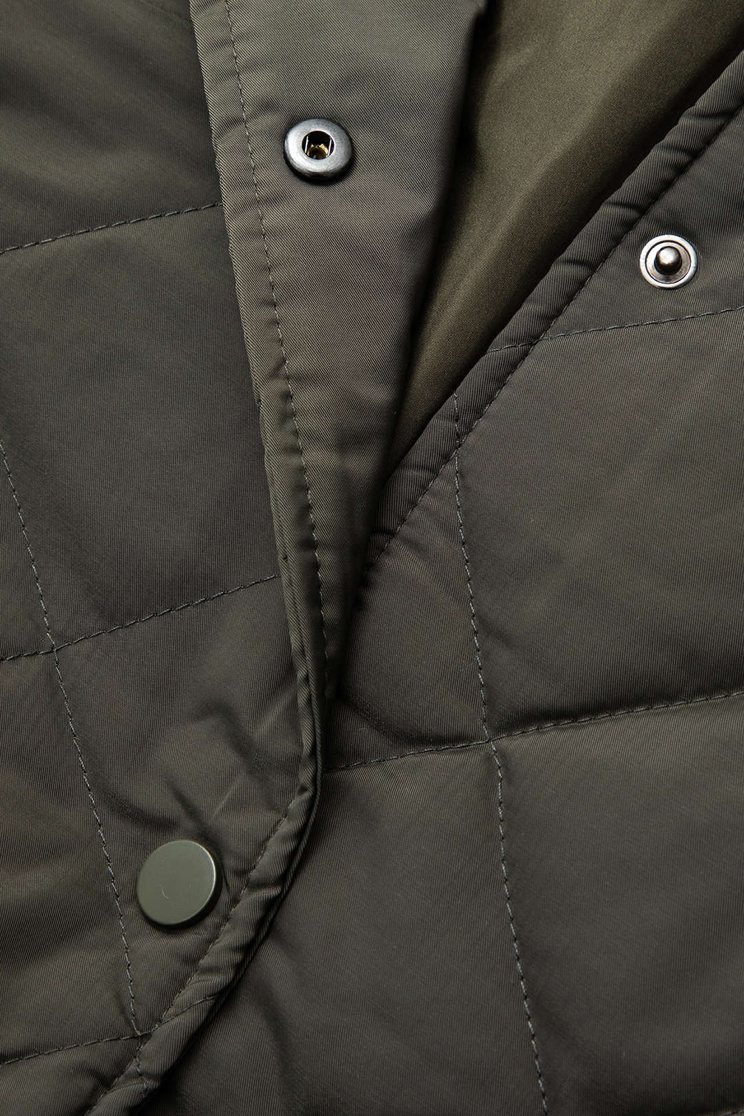 Quilted Stand Collar Button-Up Jacket in Y2K Aesthetic for Cozy Layering and Style Quilted Stand Collar Button-Up Jacket in Y2K Aesthetic for Cozy Layering and Style