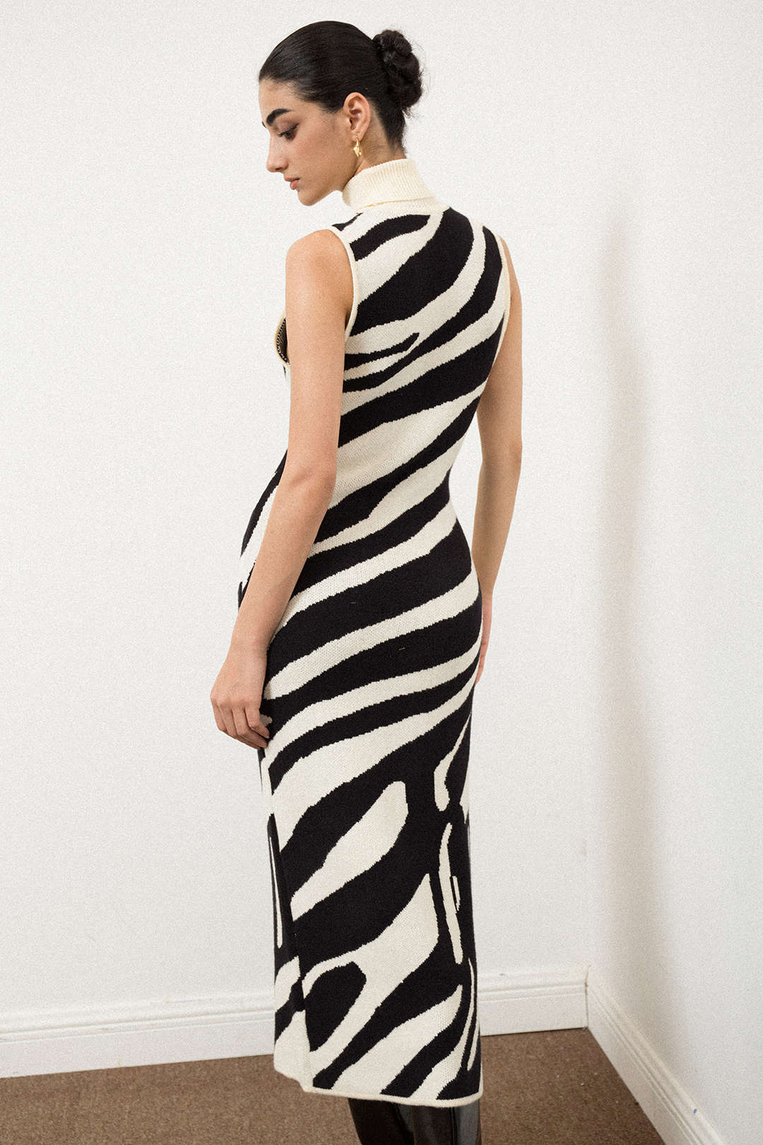 Stripe Knit Turtle Neck Sleeveless Midi Dress - Y2K Aesthetic Fashion Essential Stripe Knit Turtle Neck Sleeveless Midi Dress - Y2K Aesthetic Fashion Essential