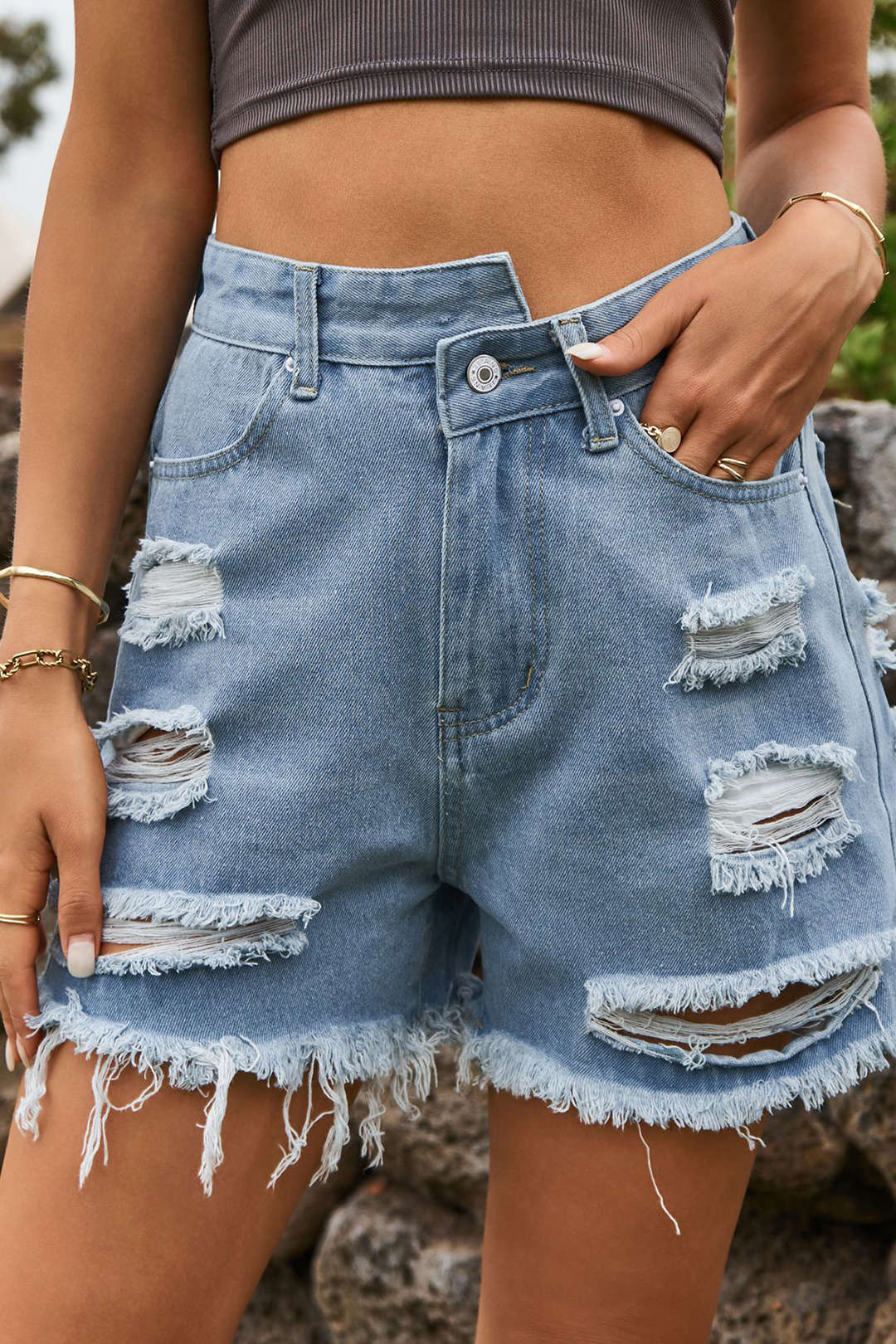 Trendy Ripped Denim Shorts for Y2K Aesthetic Outfits and Grunge Style Looks Trendy Ripped Denim Shorts for Y2K Aesthetic Outfits and Grunge Style Looks
