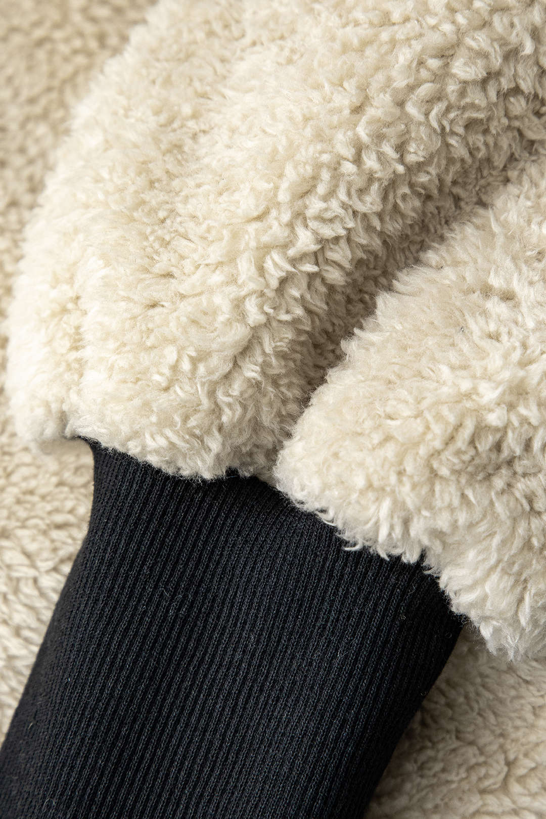 V-Neck Fleece Patchwork Zipper Crop Jacket for Y2K Aesthetic and Cozy Style V-Neck Fleece Patchwork Zipper Crop Jacket for Y2K Aesthetic and Cozy Style