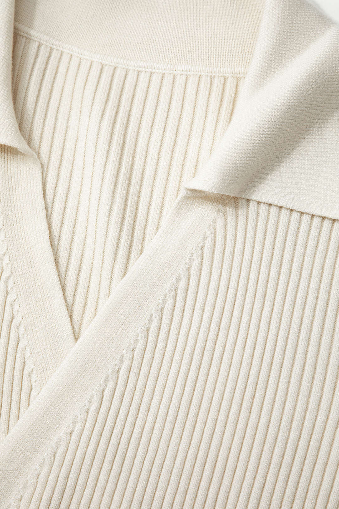 V-Neck Rib Knit Collar Button Long Sleeve Midi Dress in Y2K Aesthetic Style V-Neck Rib Knit Collar Button Long Sleeve Midi Dress in Y2K Aesthetic Style