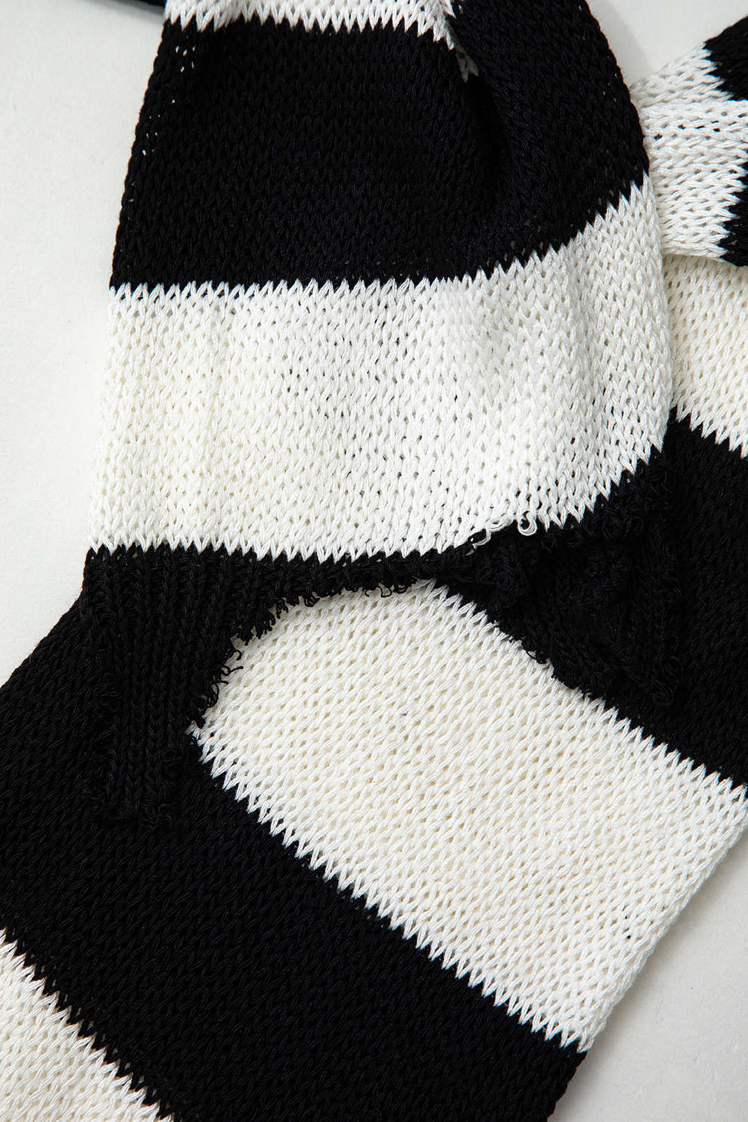 Y2K Aesthetic Contrast Strip Pin Crop Knit Top - Trendy Coquette Style for Unique Outfits Y2K Aesthetic Contrast Strip Pin Crop Knit Top - Trendy Coquette Style for Unique Outfits