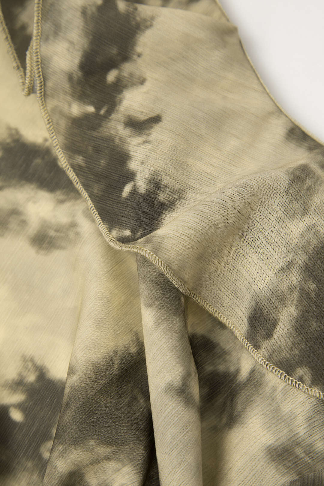 Y2K Tie Dye Flare Sleeve Ruffle Top with Rose Choker - Cute Coquette Aesthetic Style Y2K Tie Dye Flare Sleeve Ruffle Top with Rose Choker - Cute Coquette Aesthetic Style