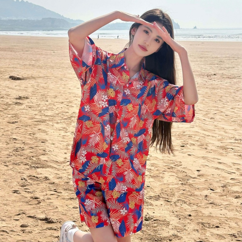 2025 Floral Short Sleeve Shirt for Girls - Unique Cartoon Hawaiian Vacation Top - Trendy Beachwear 2025 Floral Short Sleeve Shirt for Girls - Unique Cartoon Hawaiian Vacation Top - Trendy Beachwear