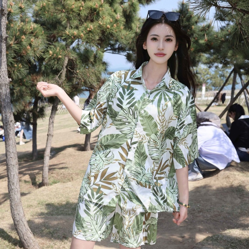 2025 Floral Short Sleeve Shirt for Girls - Unique Cartoon Hawaiian Vacation Top - Trendy Beachwear 2025 Floral Short Sleeve Shirt for Girls - Unique Cartoon Hawaiian Vacation Top - Trendy Beachwear