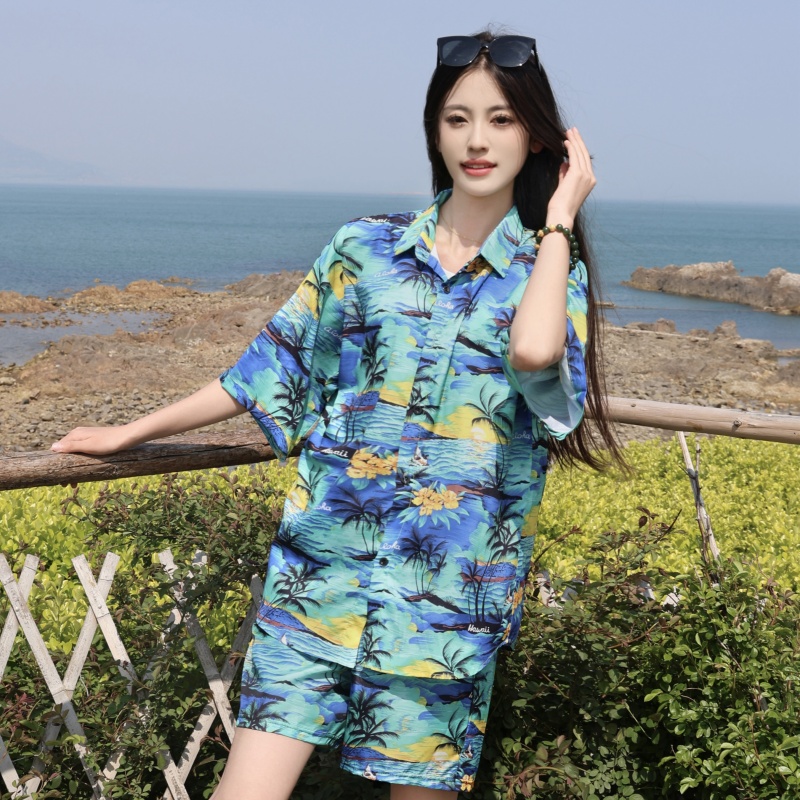 2025 Floral Short Sleeve Shirt for Girls - Unique Cartoon Hawaiian Vacation Top - Trendy Beachwear 2025 Floral Short Sleeve Shirt for Girls - Unique Cartoon Hawaiian Vacation Top - Trendy Beachwear