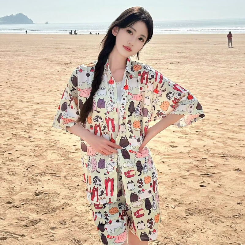 2025 Floral Short Sleeve Shirt for Girls - Unique Cartoon Hawaiian Vacation Top - Trendy Beachwear 2025 Floral Short Sleeve Shirt for Girls - Unique Cartoon Hawaiian Vacation Top - Trendy Beachwear