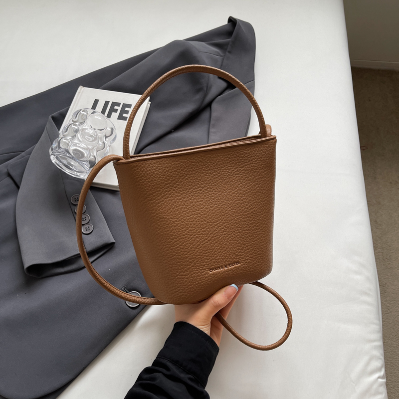 2025 Korean Style Handheld Water Bucket Bag for Women - Minimalist Casual Shoulder Bag with Trendy Versatile Design 2025 Korean Style Handheld Water Bucket Bag for Women - Minimalist Casual Shoulder Bag with Trendy Versatile Design