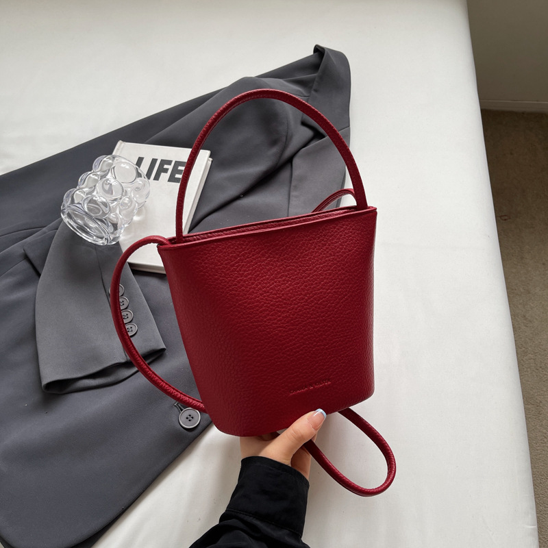2025 Korean Style Handheld Water Bucket Bag for Women - Minimalist Casual Shoulder Bag with Trendy Versatile Design 2025 Korean Style Handheld Water Bucket Bag for Women - Minimalist Casual Shoulder Bag with Trendy Versatile Design