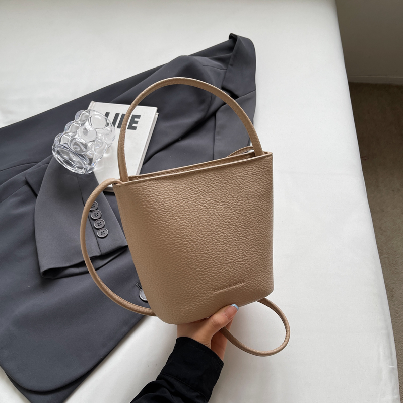 2025 Korean Style Handheld Water Bucket Bag for Women - Minimalist Casual Shoulder Bag with Trendy Versatile Design 2025 Korean Style Handheld Water Bucket Bag for Women - Minimalist Casual Shoulder Bag with Trendy Versatile Design