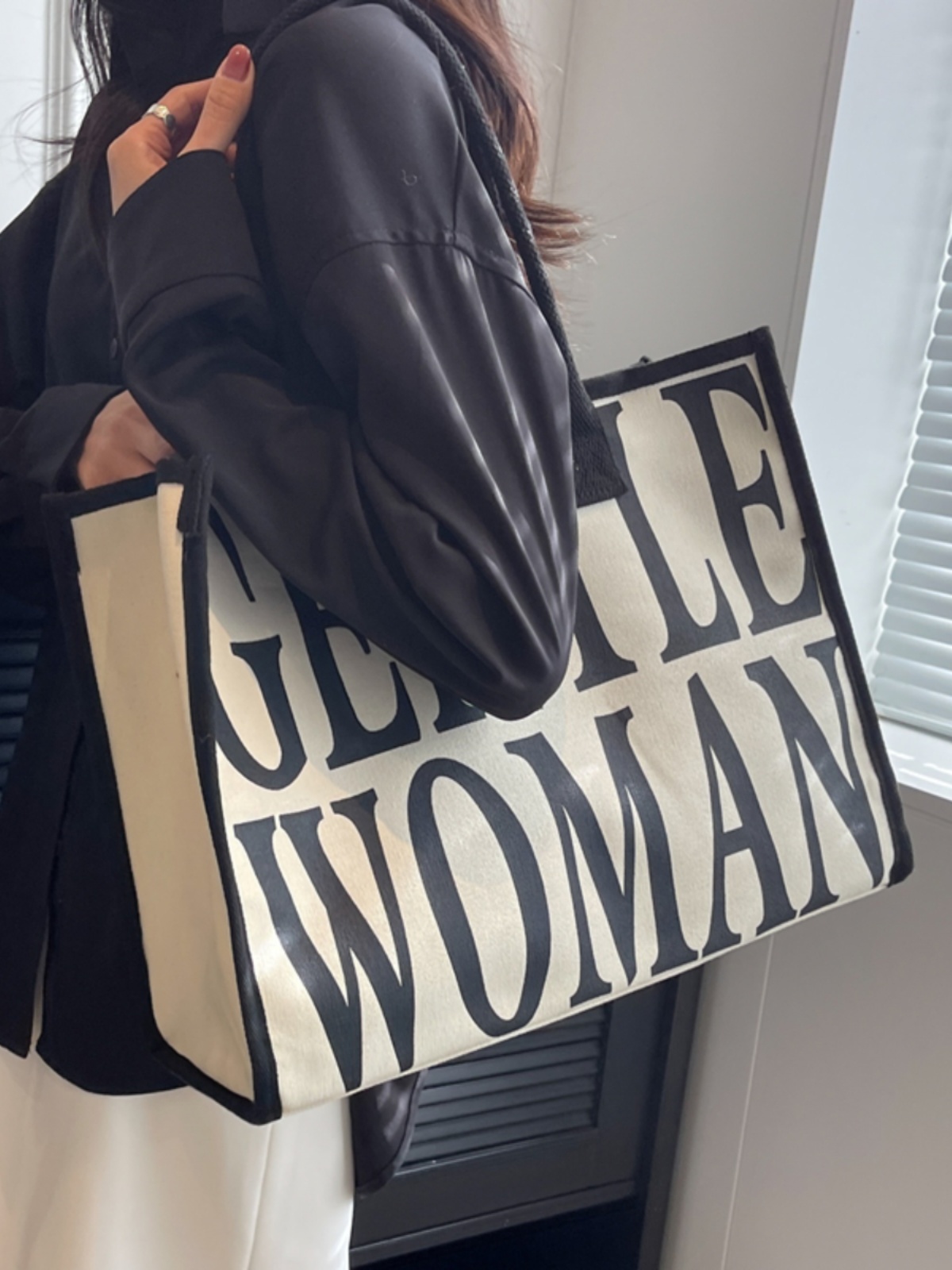2025 New Fashion Single-Shoulder Canvas Tote Bag for Women, Large Capacity Portable Shopping and Commuting Bag 2025 New Fashion Single-Shoulder Canvas Tote Bag for Women, Large Capacity Portable Shopping and Commuting Bag