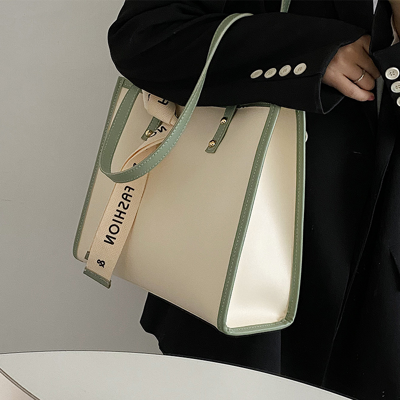 2025 Niche Shoulder Tote Bag for Women - Versatile Large Capacity Commuter Bag for College with Chic High-End Style 2025 Niche Shoulder Tote Bag for Women - Versatile Large Capacity Commuter Bag for College with Chic High-End Style