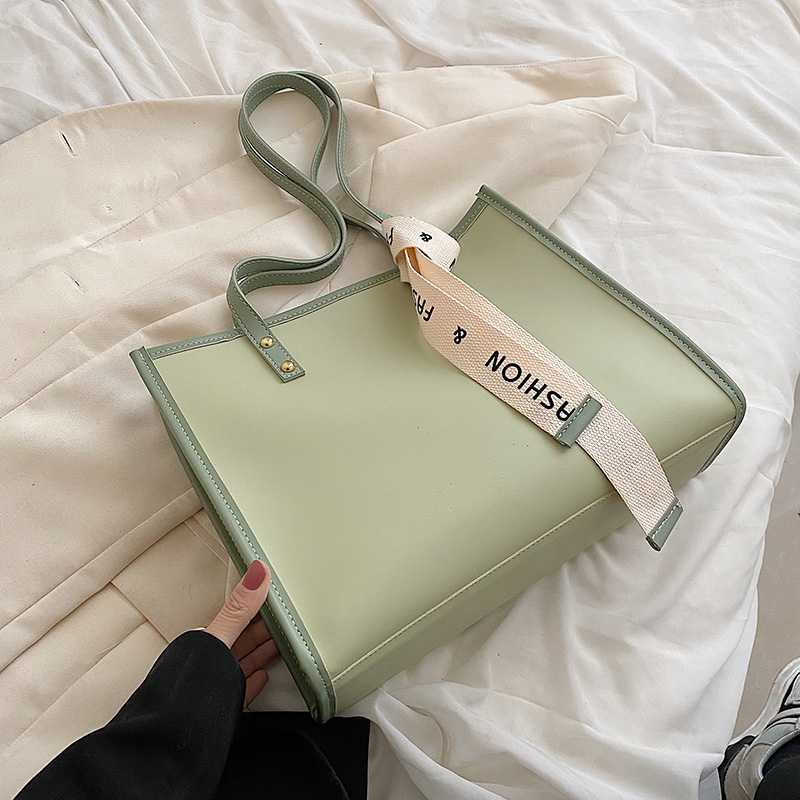 2025 Niche Shoulder Tote Bag for Women - Versatile Large Capacity Commuter Bag for College with Chic High-End Style 2025 Niche Shoulder Tote Bag for Women - Versatile Large Capacity Commuter Bag for College with Chic High-End Style