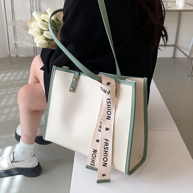 2025 Niche Shoulder Tote Bag for Women - Versatile Large Capacity Commuter Bag for College with Chic High-End Style 2025 Niche Shoulder Tote Bag for Women - Versatile Large Capacity Commuter Bag for College with Chic High-End Style