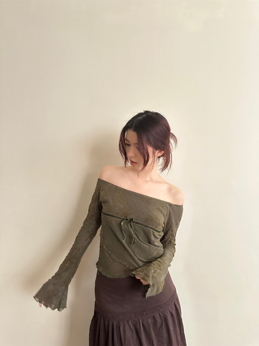 2025 Spring Women's Velvet Asymmetrical Long Sleeve T-Shirt with Dark Pattern - Gentle Temperament Fashion Top 2025 Spring Women's Velvet Asymmetrical Long Sleeve T-Shirt with Dark Pattern - Gentle Temperament Fashion Top