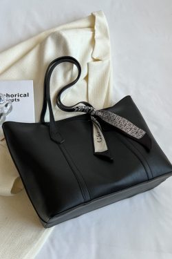 2025 Spring/Summer Women's Minimalist Large Capacity Bucket Bag - Versatile Casual Shoulder Bag for Commuters, Niche Fashion Style