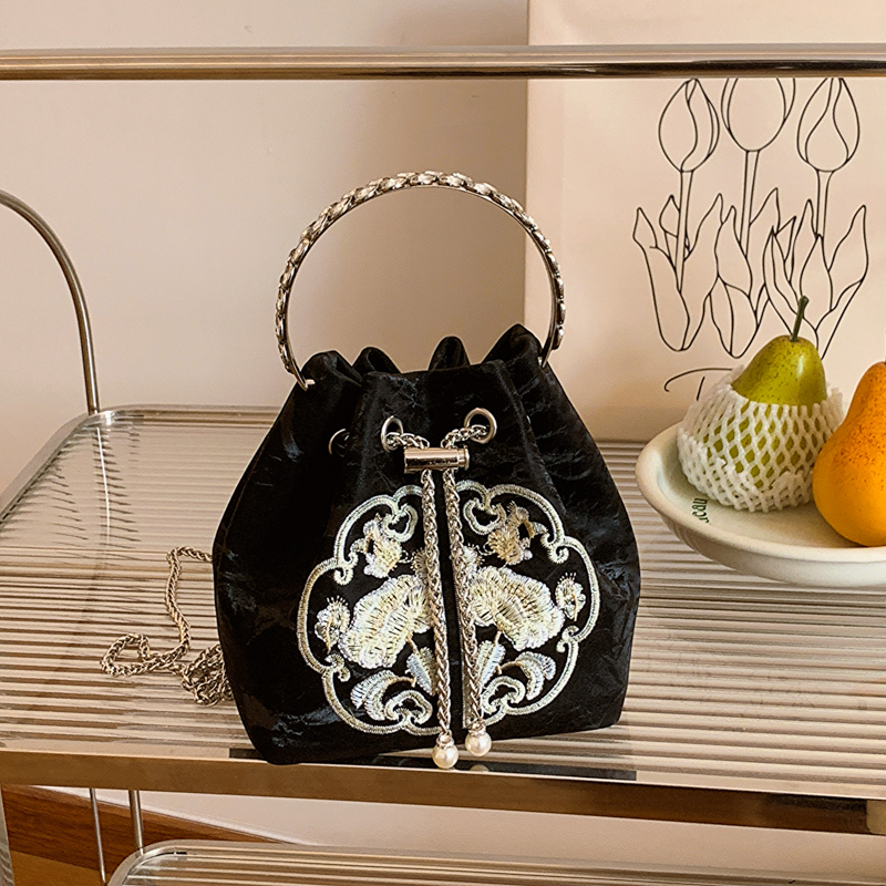 2025 Summer Chinese Style Embroidered Bucket Bag for Women - Versatile Handheld Crossbody Bag in National Fashion 2025 Summer Chinese Style Embroidered Bucket Bag for Women - Versatile Handheld Crossbody Bag in National Fashion