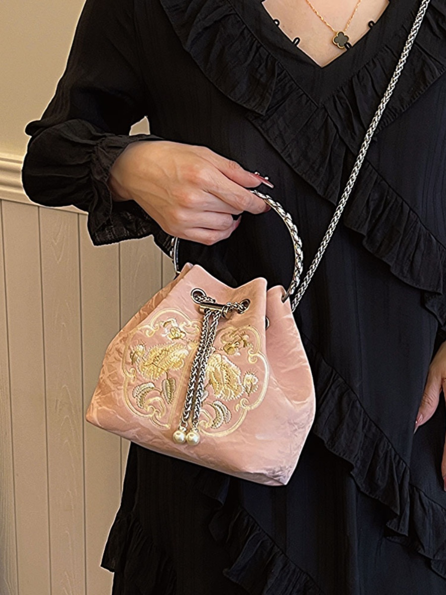 2025 Summer Chinese Style Embroidered Bucket Bag for Women - Versatile Handheld Crossbody Bag in National Fashion 2025 Summer Chinese Style Embroidered Bucket Bag for Women - Versatile Handheld Crossbody Bag in National Fashion