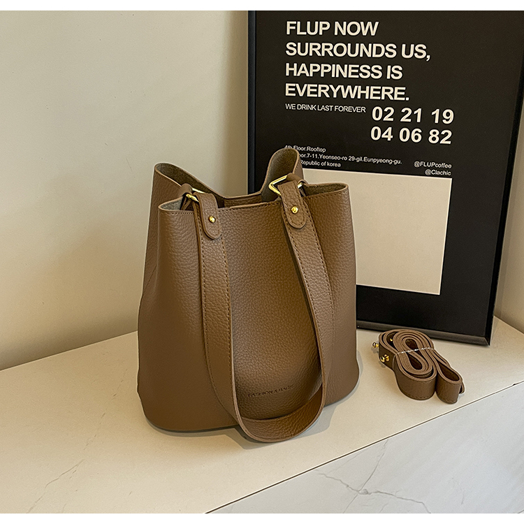 2025 Summer Fashion Women's Retro Bucket Bag - Stylish Crossbody Shoulder Bag for High-End Look 2025 Summer Fashion Women's Retro Bucket Bag - Stylish Crossbody Shoulder Bag for High-End Look