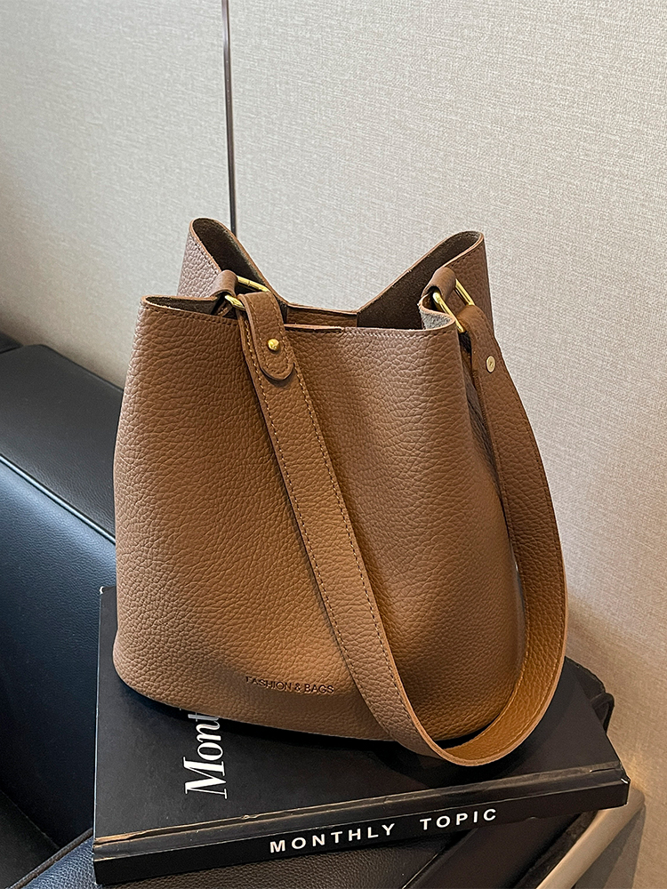 2025 Summer Fashion Women's Retro Bucket Bag - Stylish Crossbody Shoulder Bag for High-End Look 2025 Summer Fashion Women's Retro Bucket Bag - Stylish Crossbody Shoulder Bag for High-End Look