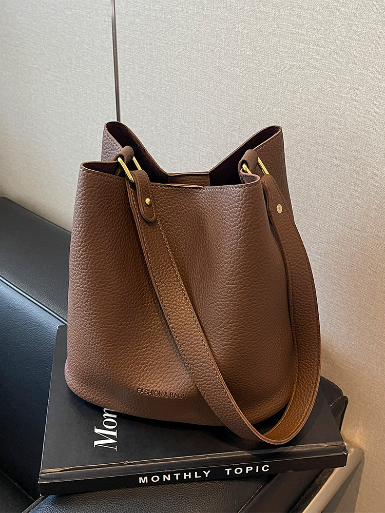 2025 Summer Fashion Women's Retro Bucket Bag - Stylish Crossbody Shoulder Bag for High-End Look 2025 Summer Fashion Women's Retro Bucket Bag - Stylish Crossbody Shoulder Bag for High-End Look