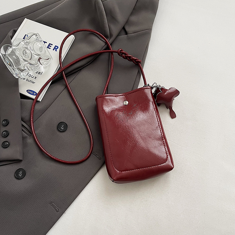 2025 Summer High-End Compact Lightweight Mini Crossbody Bag for Women - Stylish Silver Phone Bag for Walking 2025 Summer High-End Compact Lightweight Mini Crossbody Bag for Women - Stylish Silver Phone Bag for Walking